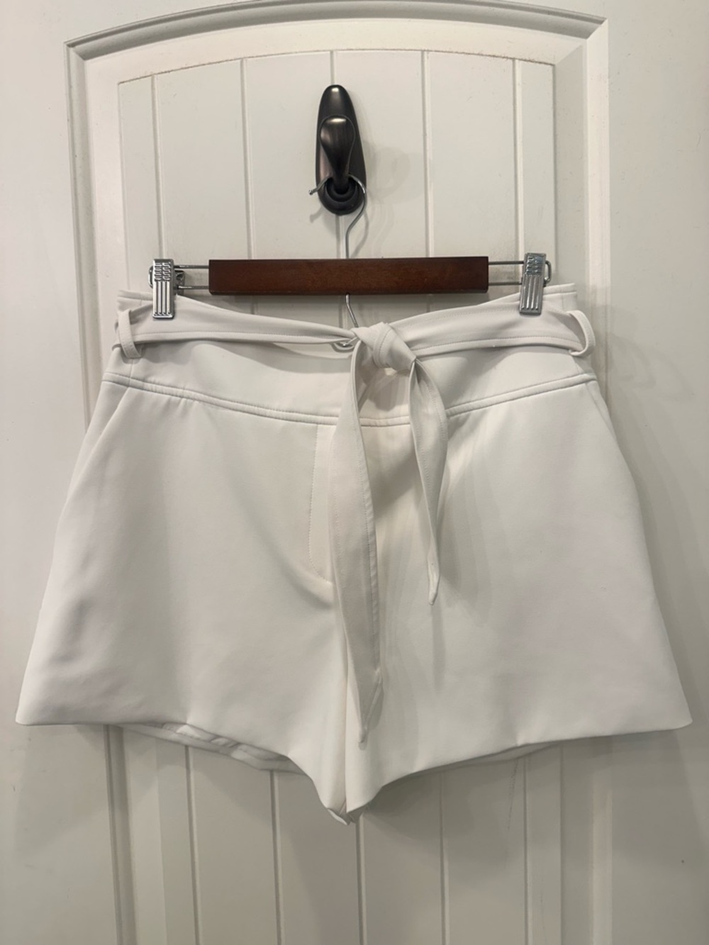 Veronica Beard White Tie Waist Belted Shorts 10 Quiet Luxury Resort